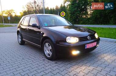 Хетчбек Volkswagen Golf 2003 в 
