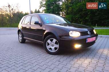 Хетчбек Volkswagen Golf 2003 в 