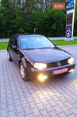 Хетчбек Volkswagen Golf 2003 в 