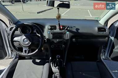 Хетчбек Volkswagen Golf 2010 в 