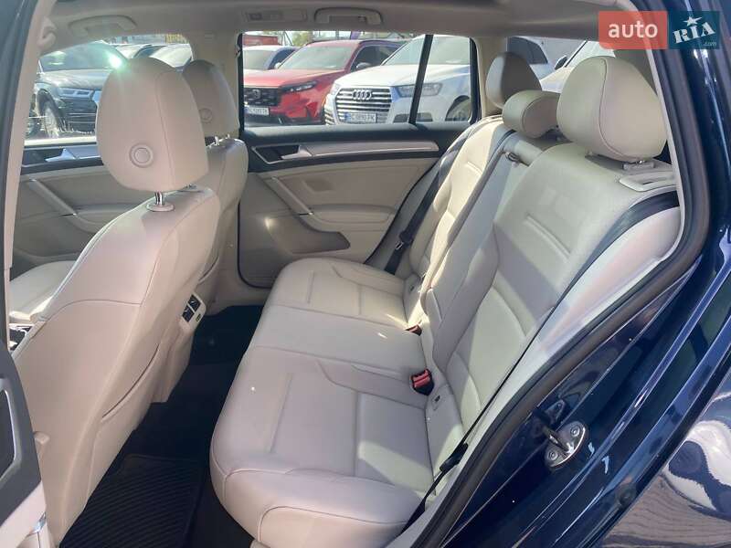 Універсал Volkswagen Golf 2016 в Львові