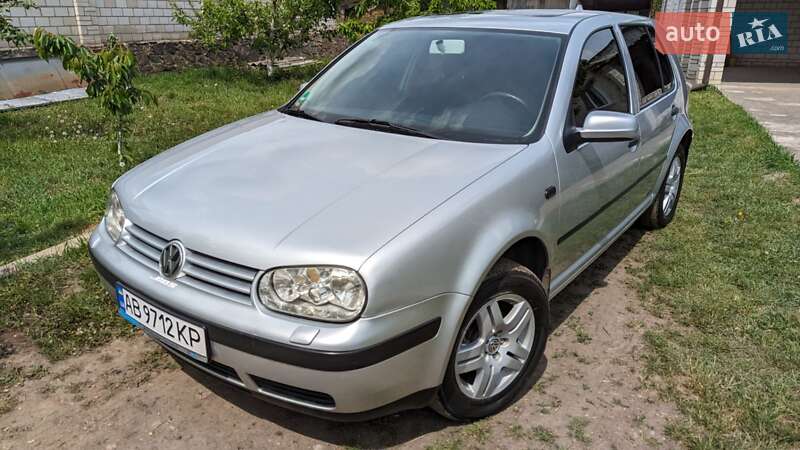 Хэтчбек Volkswagen Golf 2002 в 