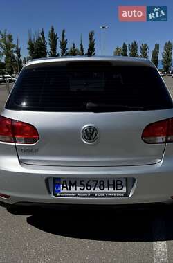 Хетчбек Volkswagen Golf 2010 в 