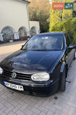 Хетчбек Volkswagen Golf 2002 в Запоріжжі