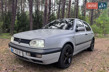 Хэтчбек Volkswagen Golf 1996 в Маневичах