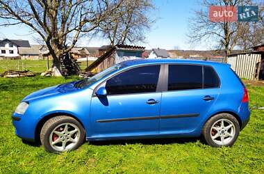 Хетчбек Volkswagen Golf 2003 в 