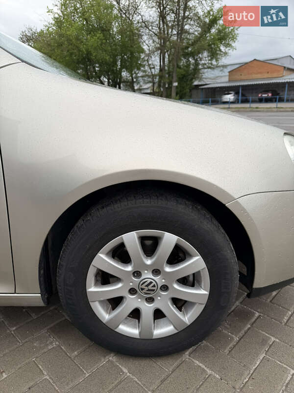 Хэтчбек Volkswagen Golf 2005 в Белой Церкви
