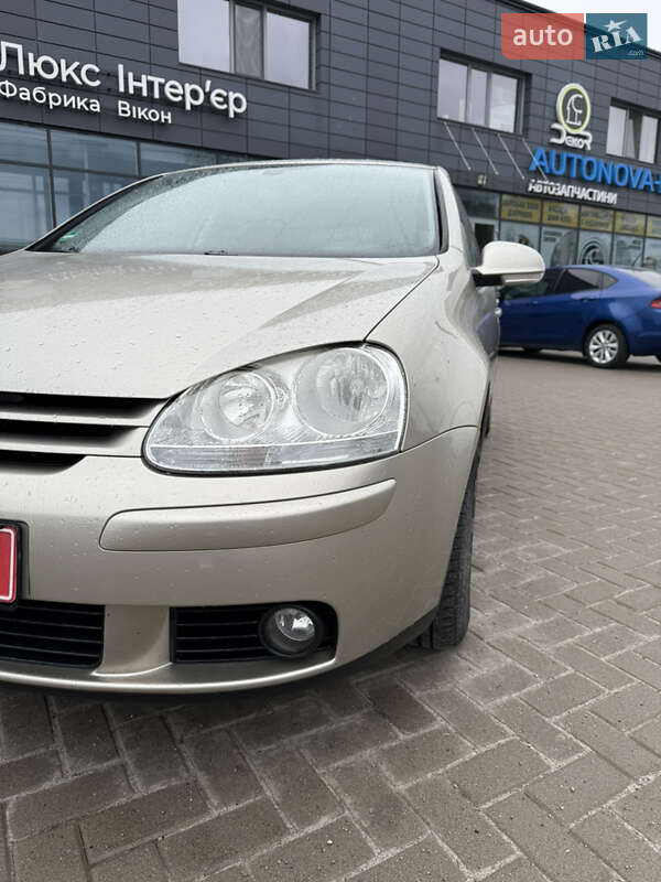 Хэтчбек Volkswagen Golf 2005 в Белой Церкви