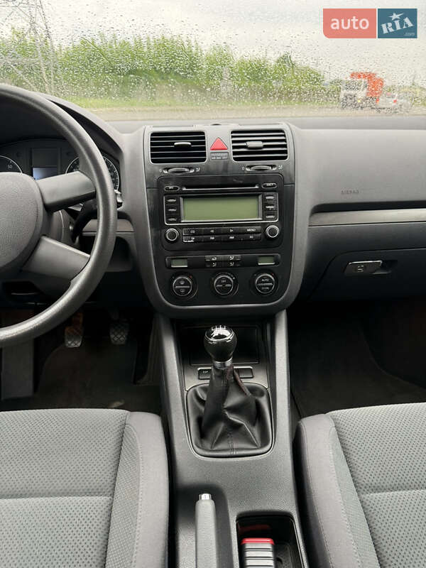 Хэтчбек Volkswagen Golf 2005 в Белой Церкви