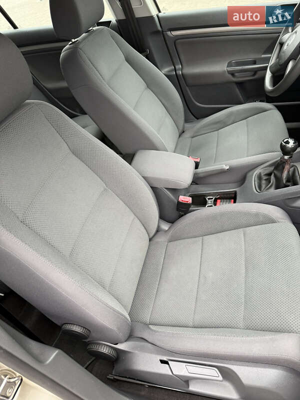 Хэтчбек Volkswagen Golf 2005 в Белой Церкви
