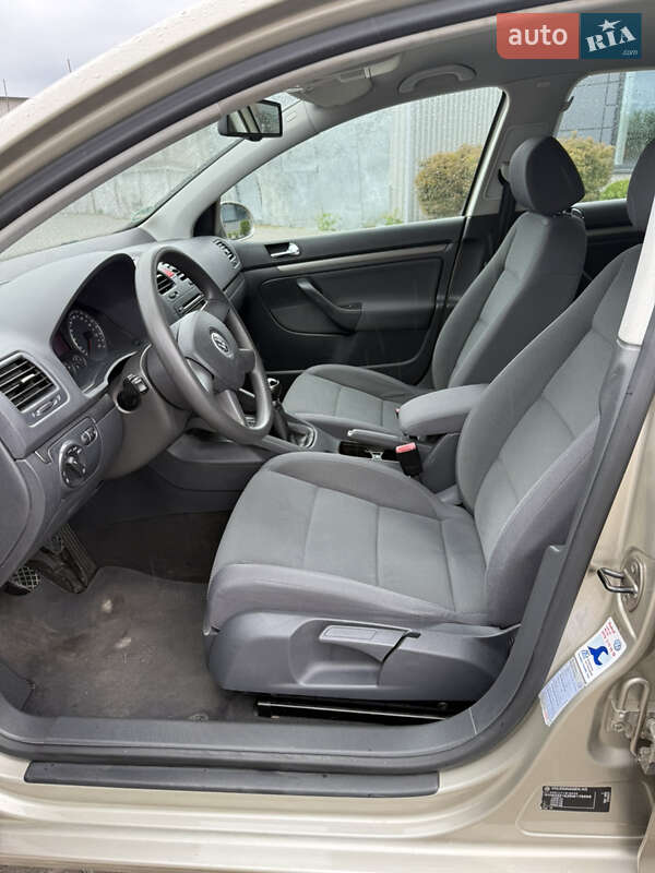 Хэтчбек Volkswagen Golf 2005 в Белой Церкви