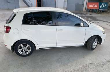 Хетчбек Volkswagen Golf 2011 в 