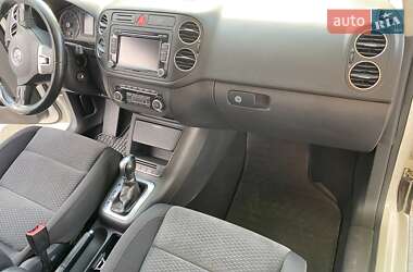 Хетчбек Volkswagen Golf 2011 в 
