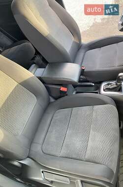 Хетчбек Volkswagen Golf 2011 в 