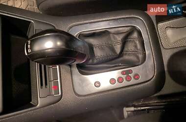Хетчбек Volkswagen Golf 2011 в 