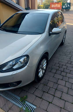 Хэтчбек Volkswagen Golf 2010 в Львове