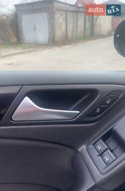 Хэтчбек Volkswagen Golf 2009 в 