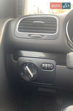 Хэтчбек Volkswagen Golf 2009 в 