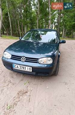 Хетчбек Volkswagen Golf 2002 в 