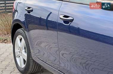 Хэтчбек Volkswagen Golf 2010 в 