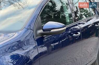 Хэтчбек Volkswagen Golf 2010 в 