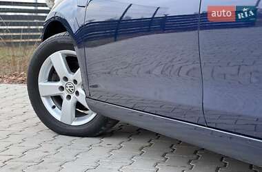 Хэтчбек Volkswagen Golf 2010 в 