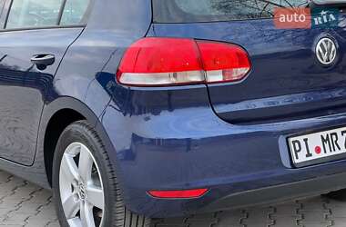 Хэтчбек Volkswagen Golf 2010 в 