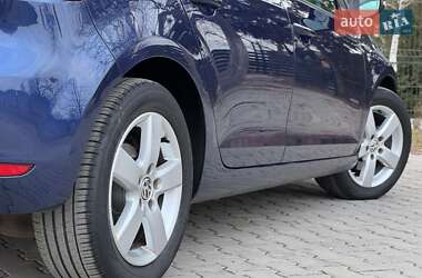 Хэтчбек Volkswagen Golf 2010 в 