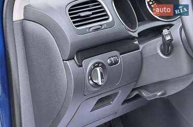 Хэтчбек Volkswagen Golf 2010 в 