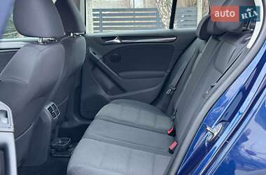 Хэтчбек Volkswagen Golf 2010 в 