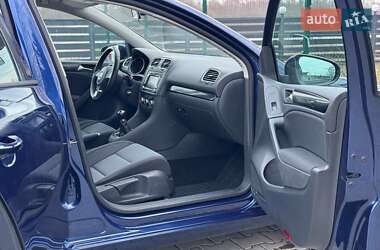 Хэтчбек Volkswagen Golf 2010 в 