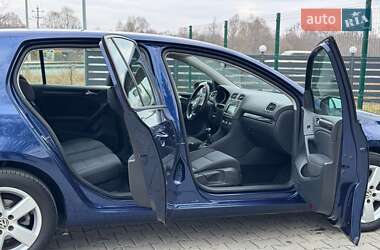 Хэтчбек Volkswagen Golf 2010 в 