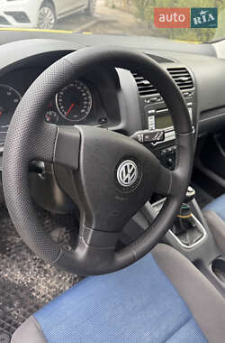 Хэтчбек Volkswagen Golf 2008 в 