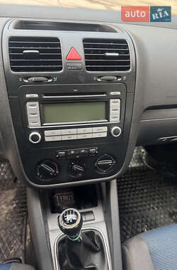 Хэтчбек Volkswagen Golf 2008 в 