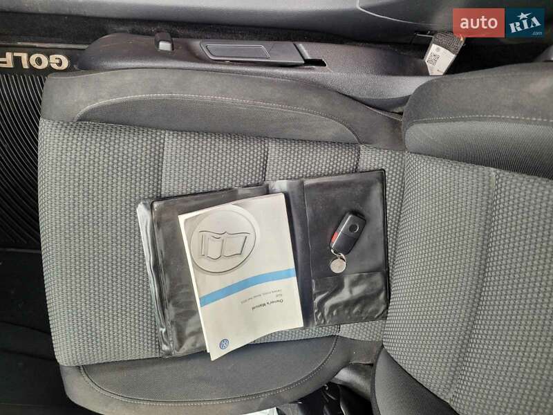 Хэтчбек Volkswagen Golf 2012 в Хусте