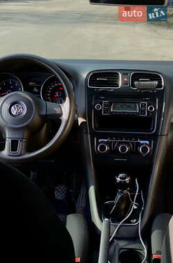Хэтчбек Volkswagen Golf 2009 в 