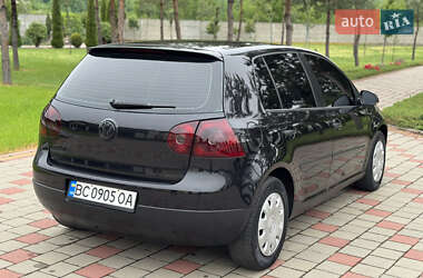 Хетчбек Volkswagen Golf 2004 в 