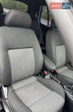 Хэтчбек Volkswagen Golf 2003 в 