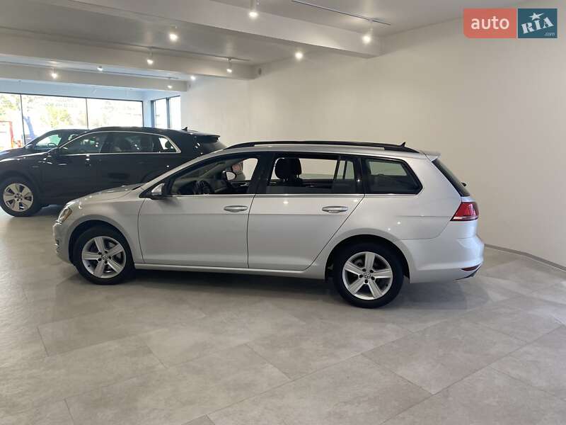 Універсал Volkswagen Golf 2015 в Ірпені