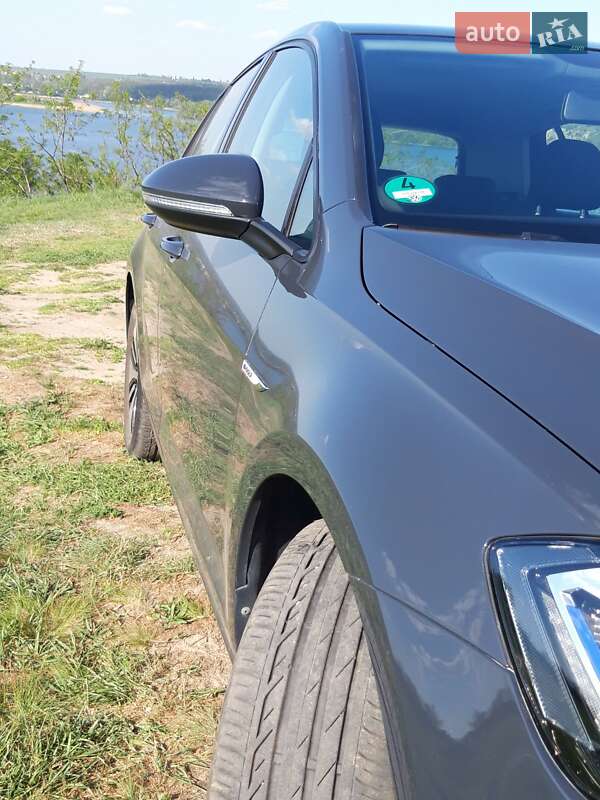 Хэтчбек Volkswagen Golf 2020 в Днепре