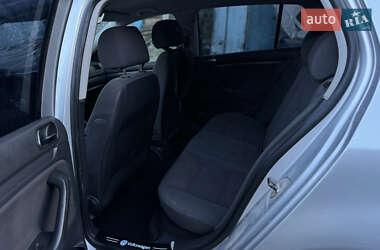 Хетчбек Volkswagen Golf 2003 в 
