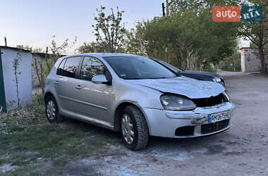 Хетчбек Volkswagen Golf 2003 в 