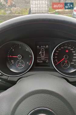 Універсал Volkswagen Golf 2010 в 