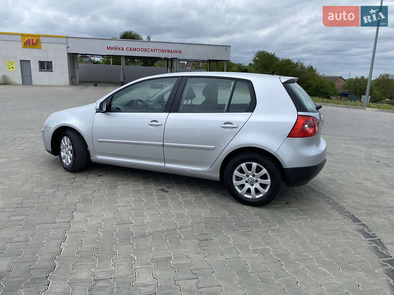 Хэтчбек Volkswagen Golf 2005 в Луцке