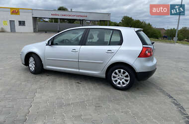 Хетчбек Volkswagen Golf 2005 в 