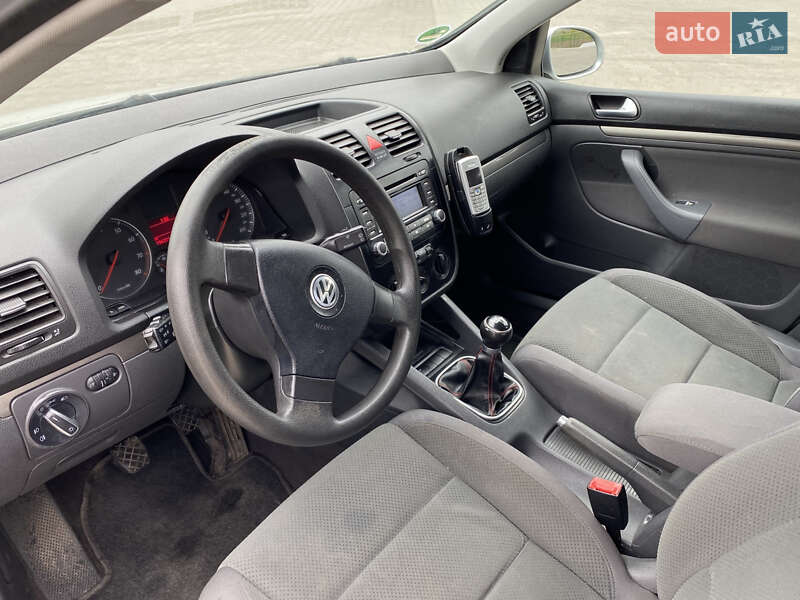 Хэтчбек Volkswagen Golf 2005 в Луцке