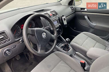 Хетчбек Volkswagen Golf 2005 в 
