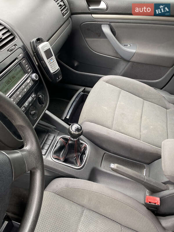 Хэтчбек Volkswagen Golf 2005 в Луцке