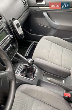 Хетчбек Volkswagen Golf 2005 в 