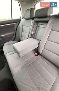 Хетчбек Volkswagen Golf 2005 в 